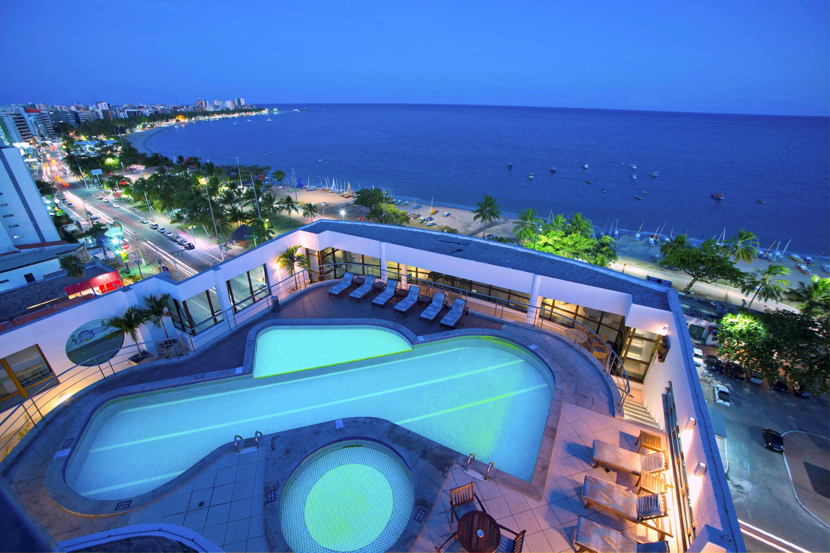 Antônio Gouveia Coqueiros Apartamento Com Quartos Na Avenida